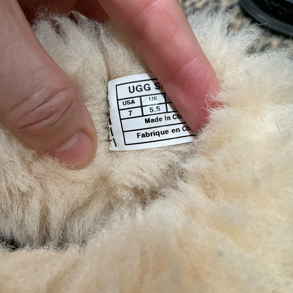 UGG BAILEY BUTTON MINI BOOTS - Picture 7 of 10